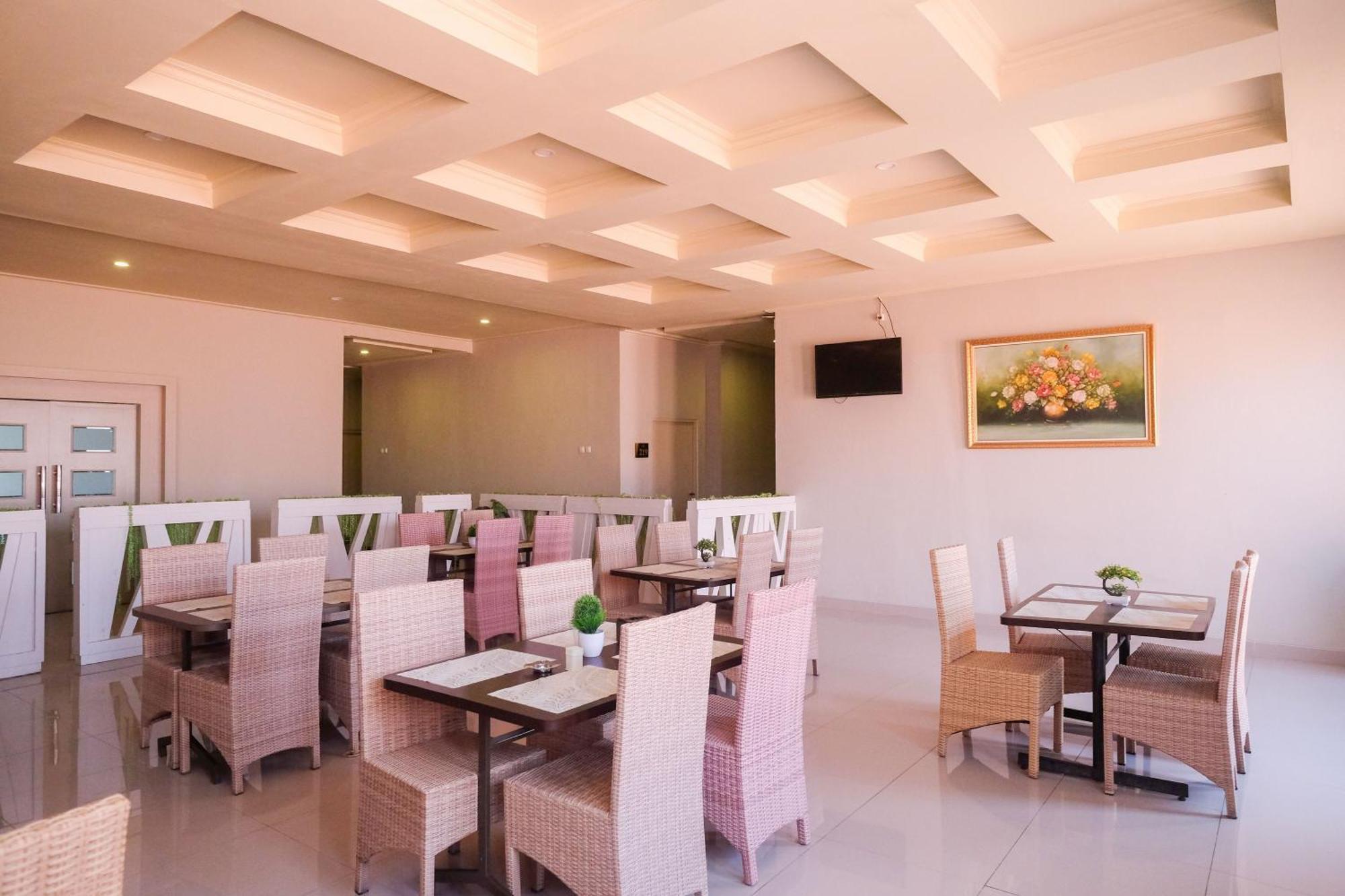 Urbanview Hotel Dedy Jaya Brebes Экстерьер фото