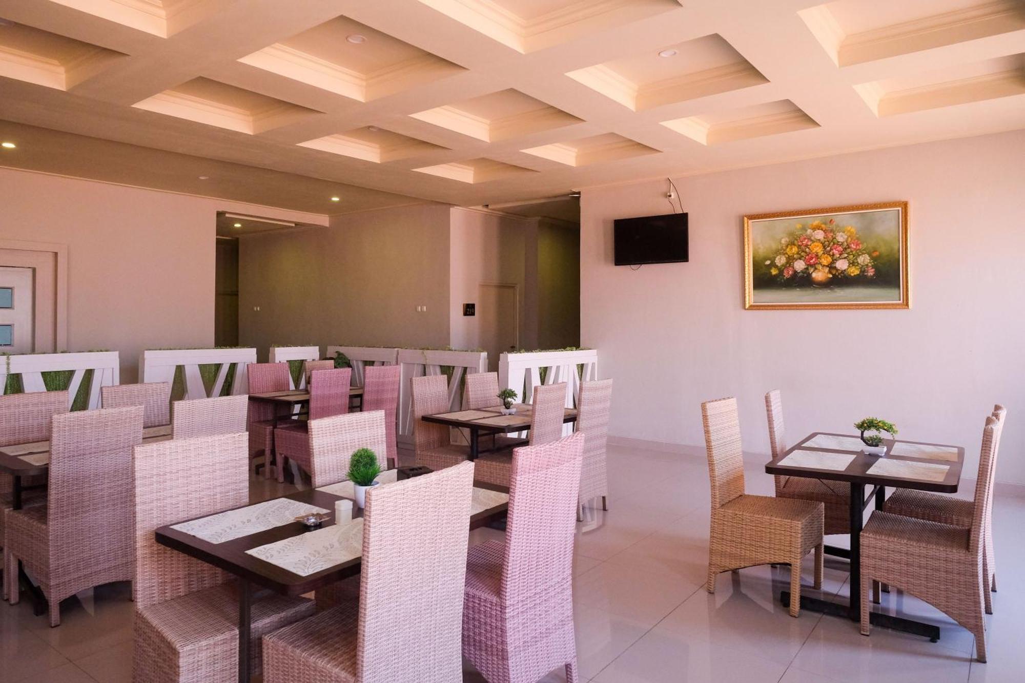 Urbanview Hotel Dedy Jaya Brebes Экстерьер фото