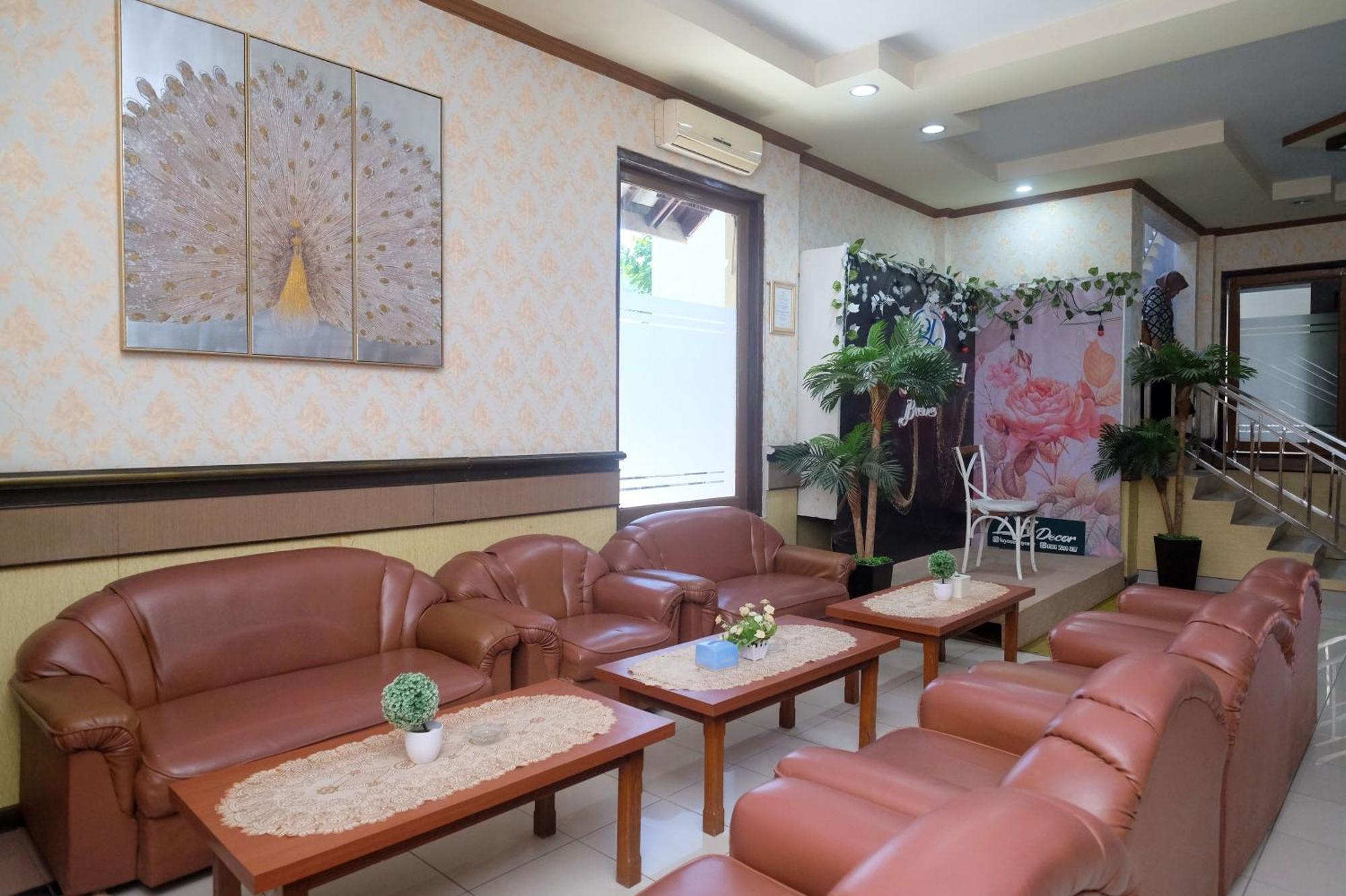 Urbanview Hotel Dedy Jaya Brebes Экстерьер фото