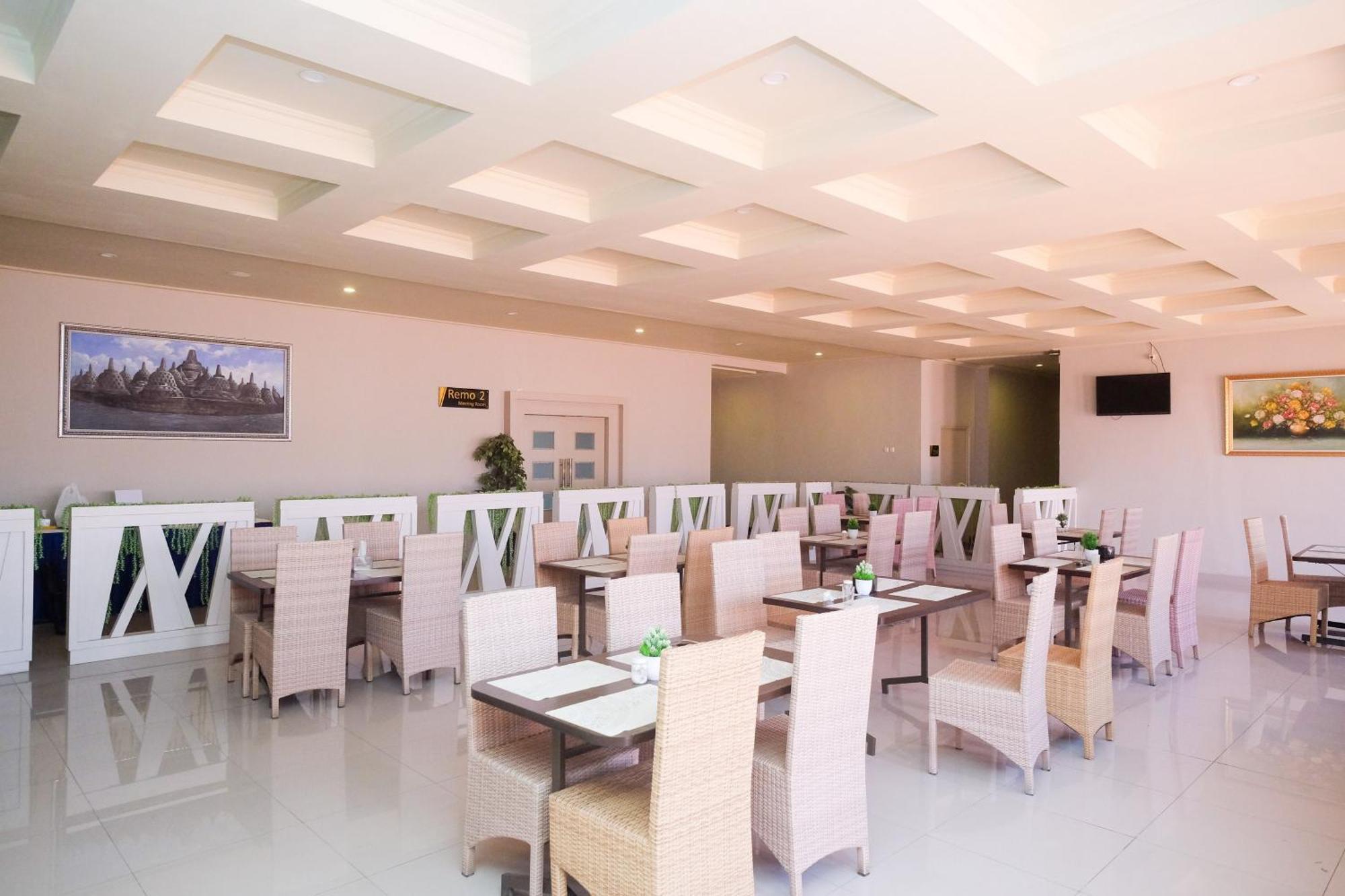 Urbanview Hotel Dedy Jaya Brebes Экстерьер фото