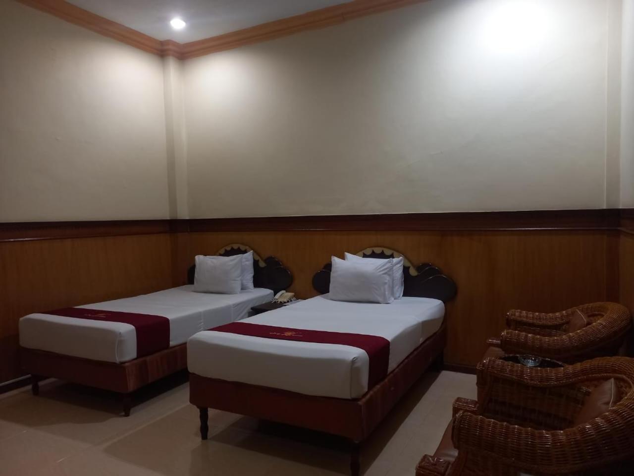 Urbanview Hotel Dedy Jaya Brebes Экстерьер фото