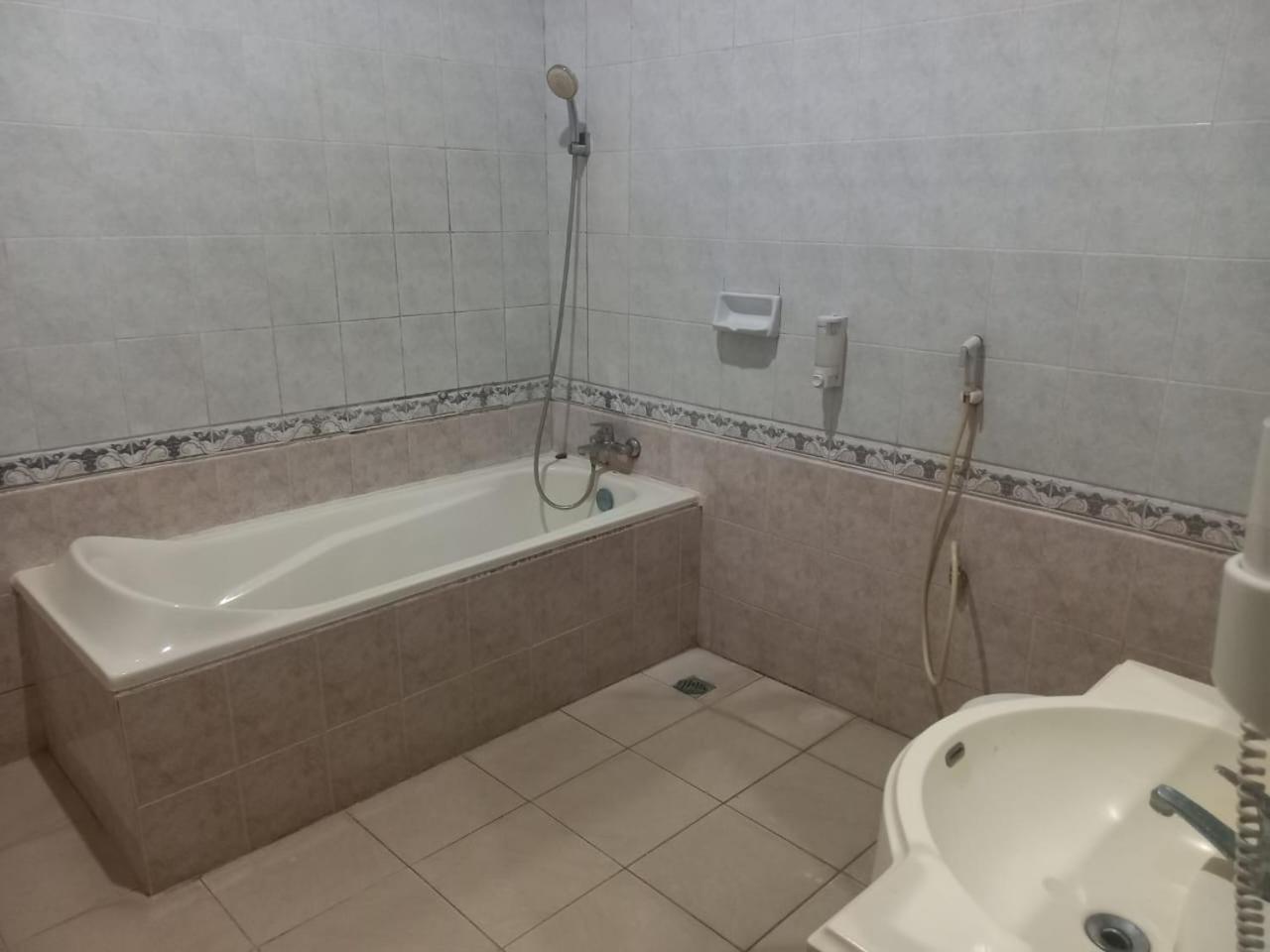 Urbanview Hotel Dedy Jaya Brebes Экстерьер фото