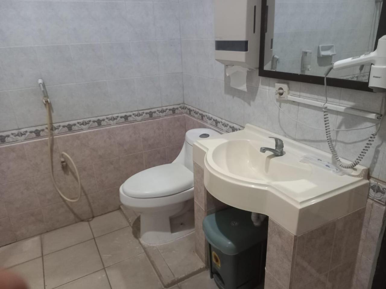 Urbanview Hotel Dedy Jaya Brebes Экстерьер фото