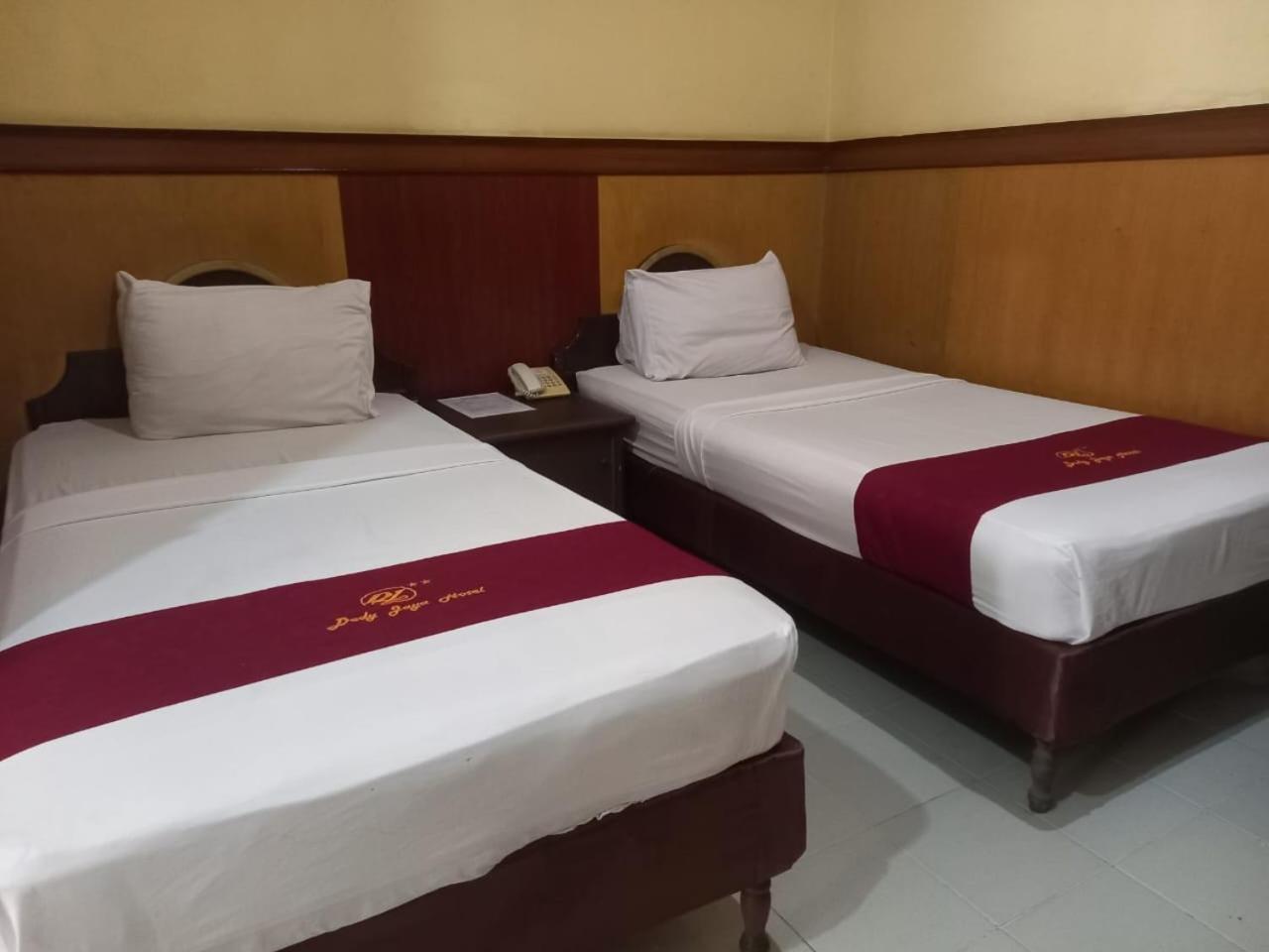 Urbanview Hotel Dedy Jaya Brebes Экстерьер фото