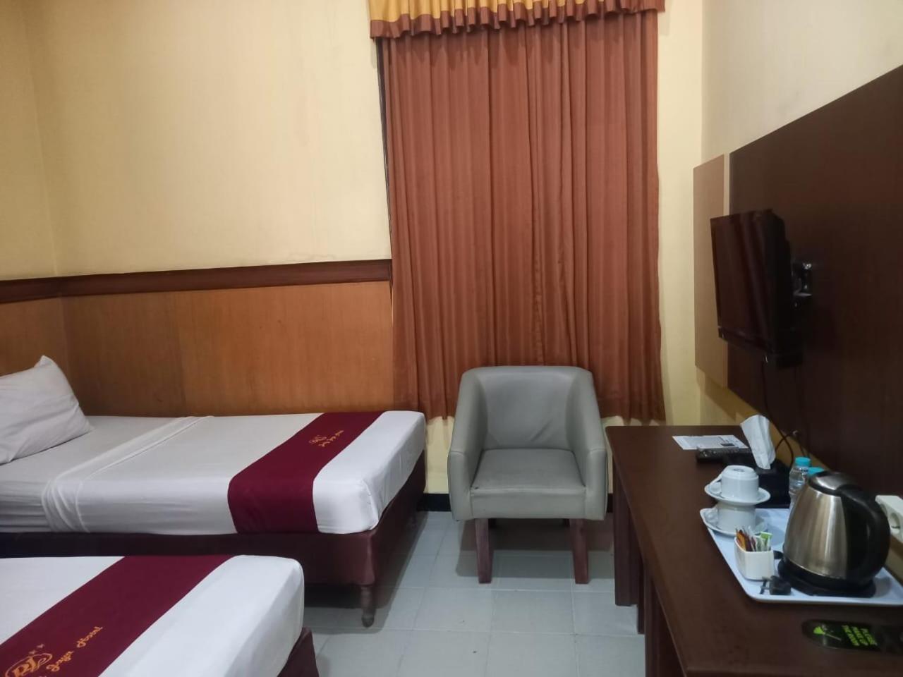 Urbanview Hotel Dedy Jaya Brebes Экстерьер фото