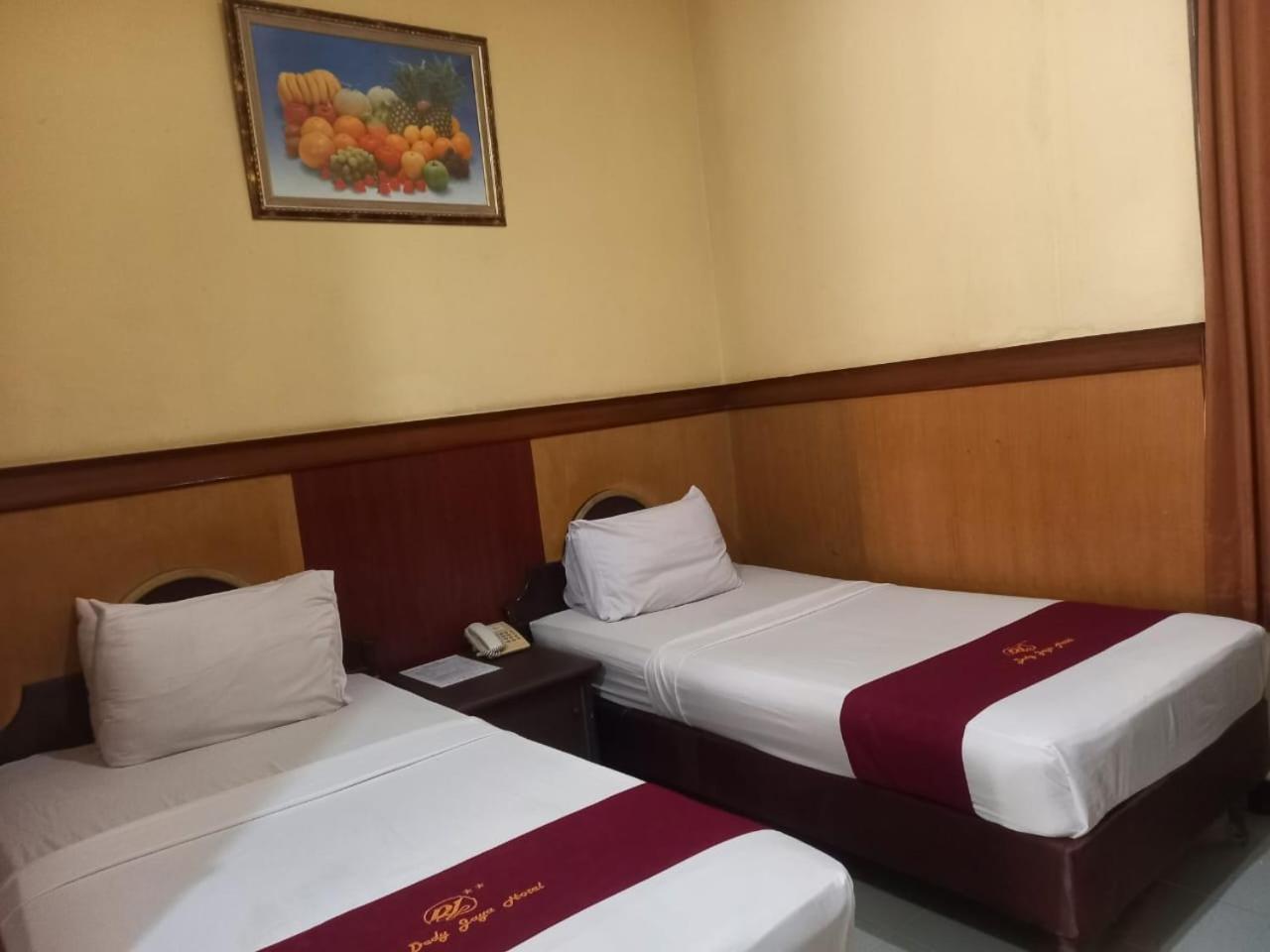 Urbanview Hotel Dedy Jaya Brebes Экстерьер фото