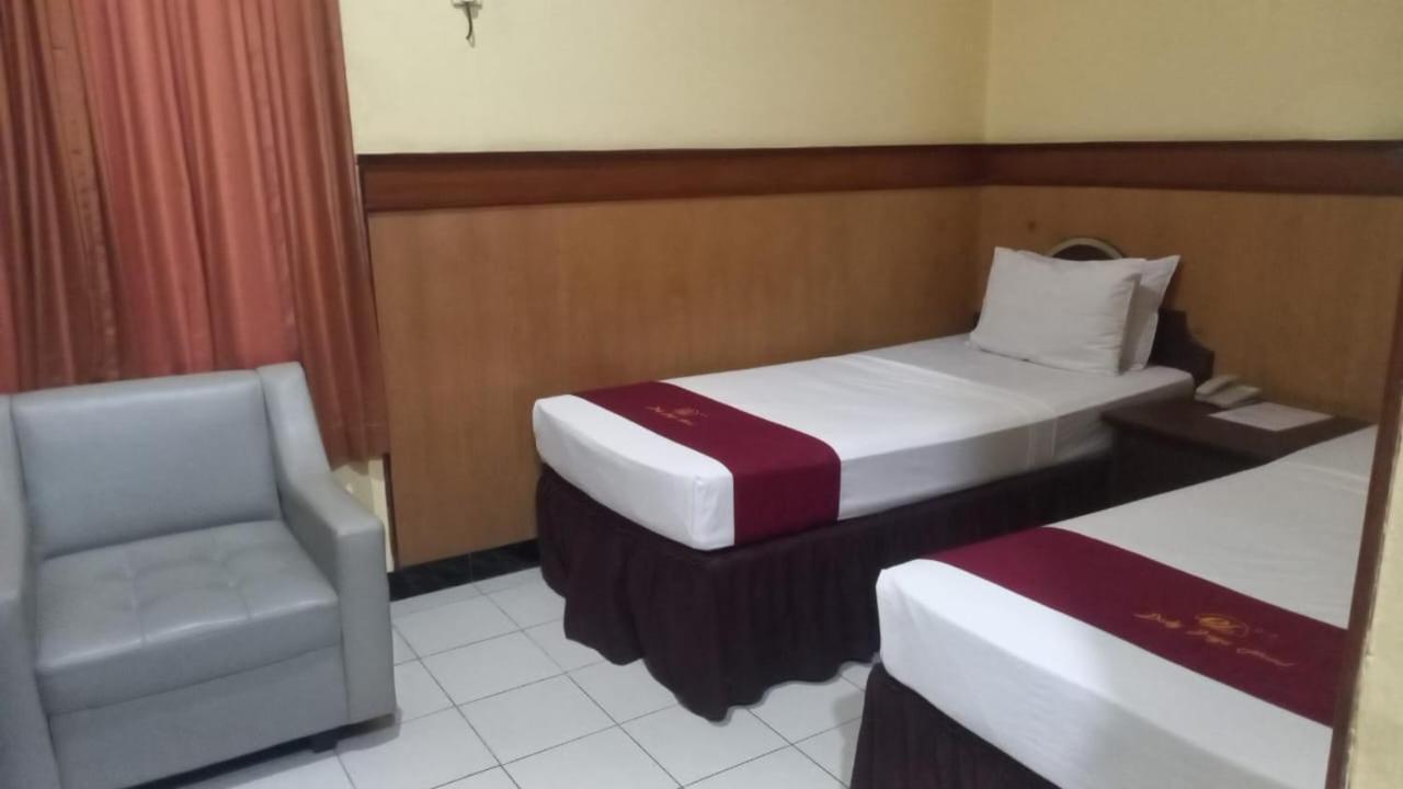 Urbanview Hotel Dedy Jaya Brebes Экстерьер фото