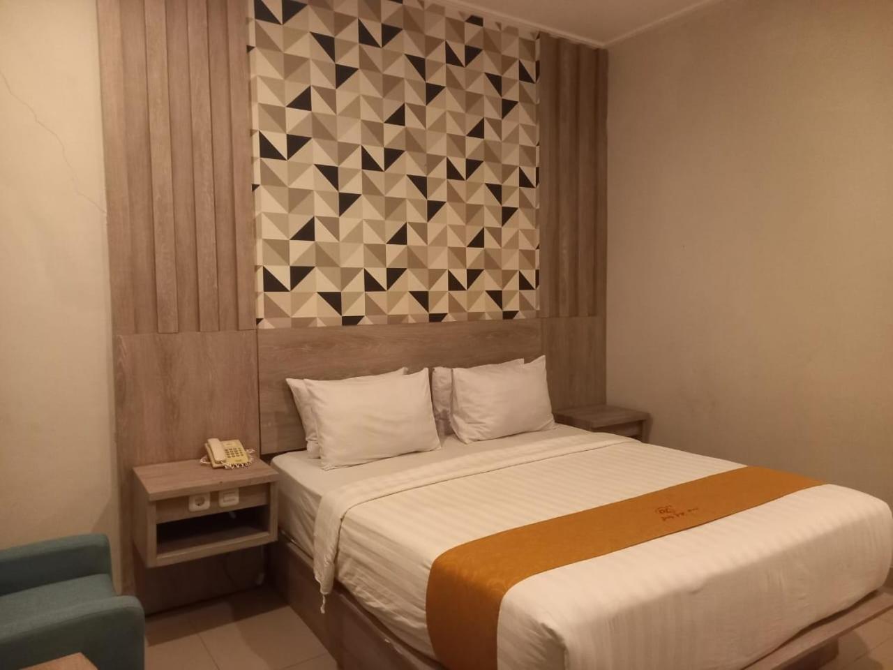 Urbanview Hotel Dedy Jaya Brebes Экстерьер фото