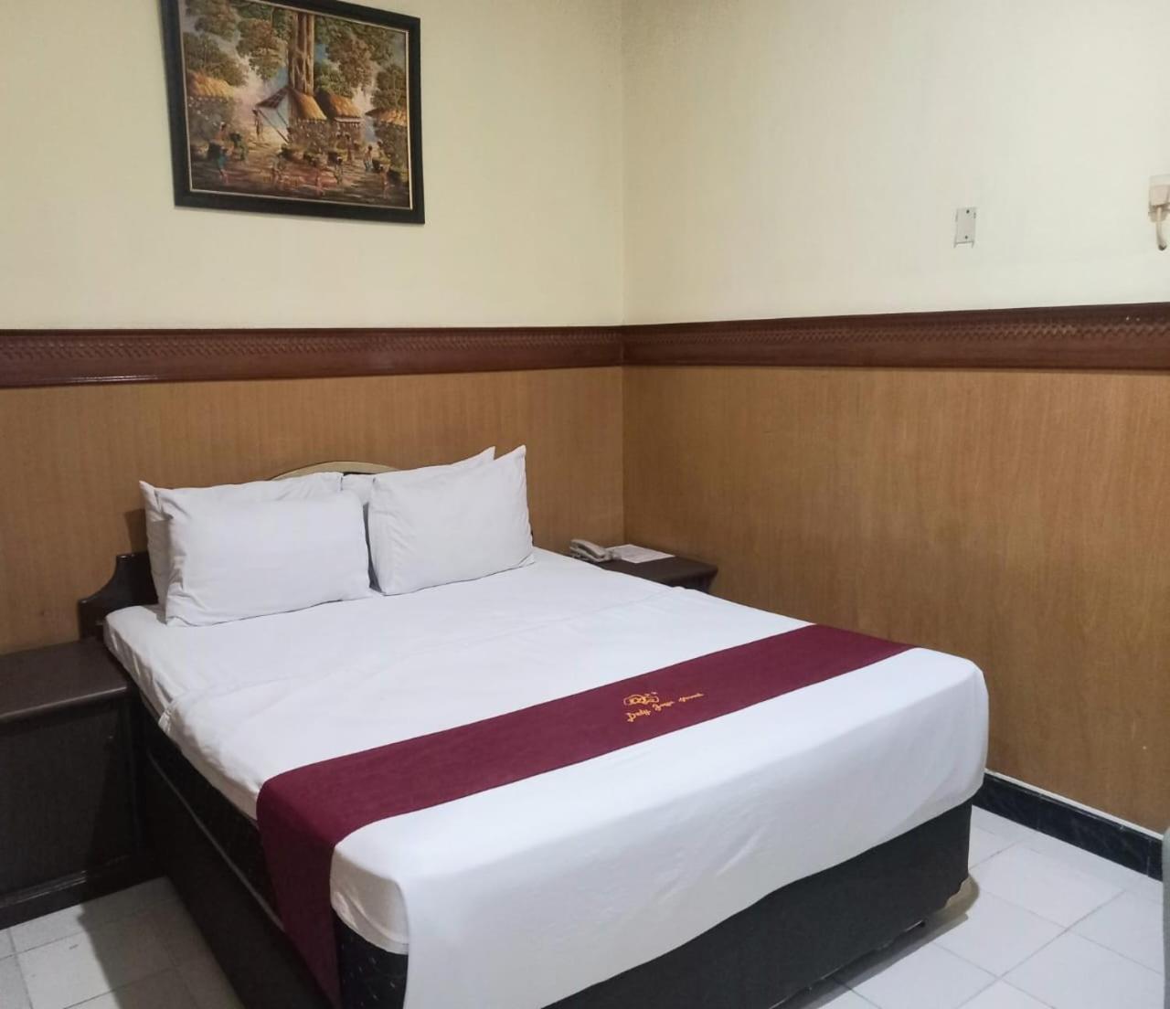 Urbanview Hotel Dedy Jaya Brebes Экстерьер фото